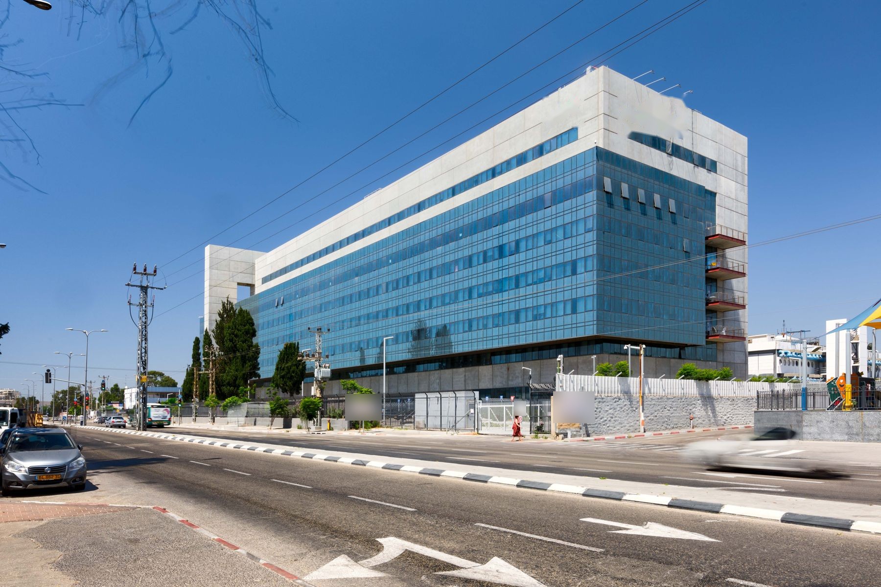 Unitized vs. Stick-Built Curtain Wall: How to Choose for a South Florida Project