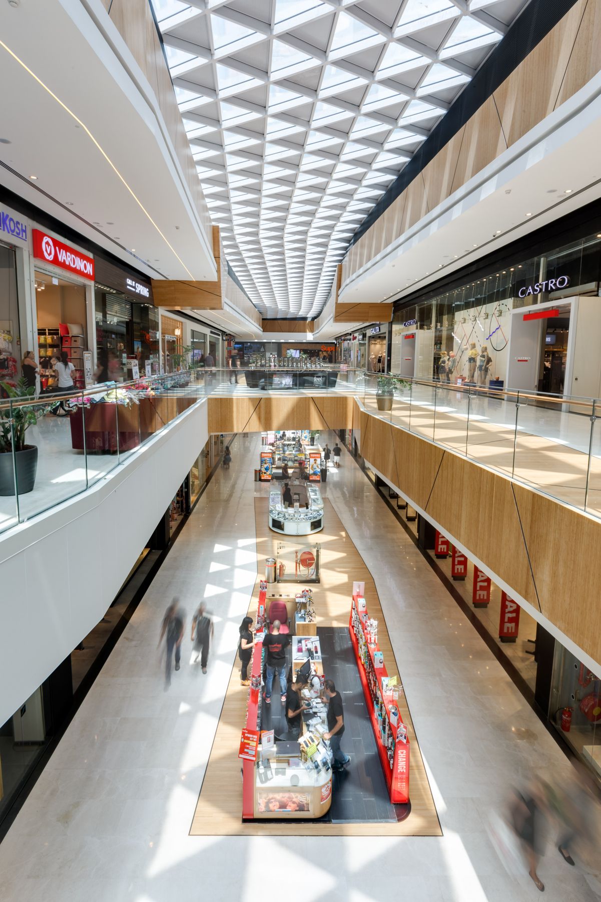 Regional Shopping Mall, Retail